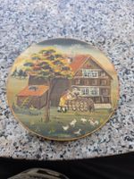 Holzbild Bauernhaus mit Hühnern und Holzstapel gemalt