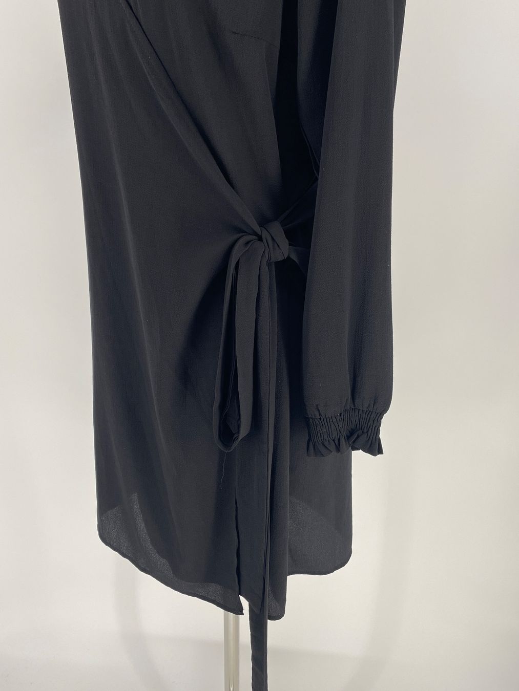 Kleider: Schwarzes elegantes Wickelkleid, Gr. 36 von Kaffe – Neu (gemäss Beschreibung) aus Auenstein von moin. 3