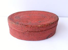 Antike Ovale Schachtel mit Deckel aus Geflecht rot lackiert