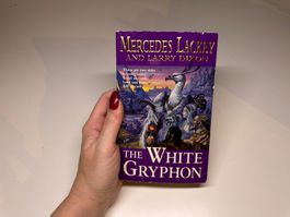 NOVEL: Mercedes Lackey and Larry Dixon, The white Gryphon