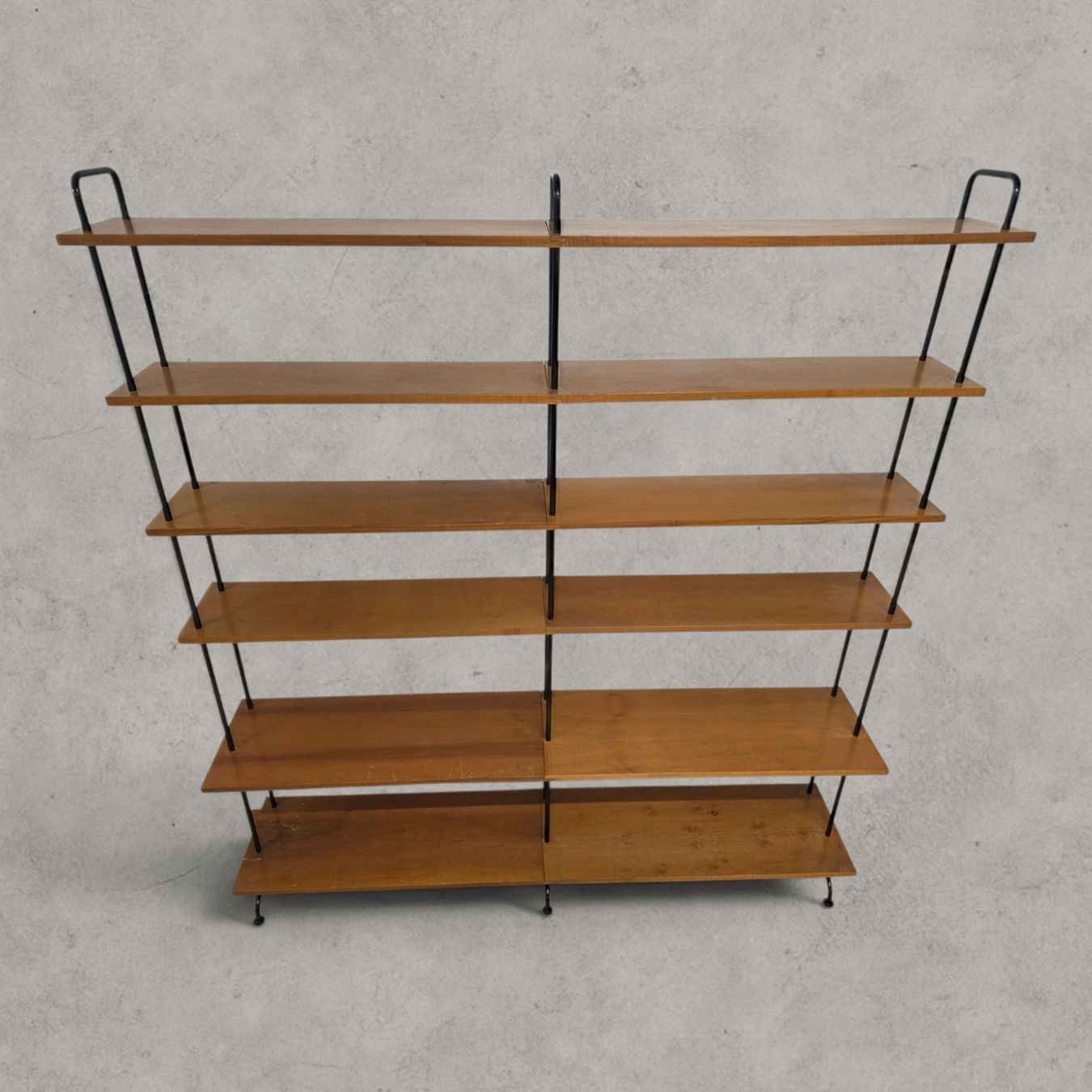 Scaffali: Filigranes Mid-Century Regalsystem im zeitlosen String-Stil – Usato da Rieden AG venduto da RuvensBrocki 1