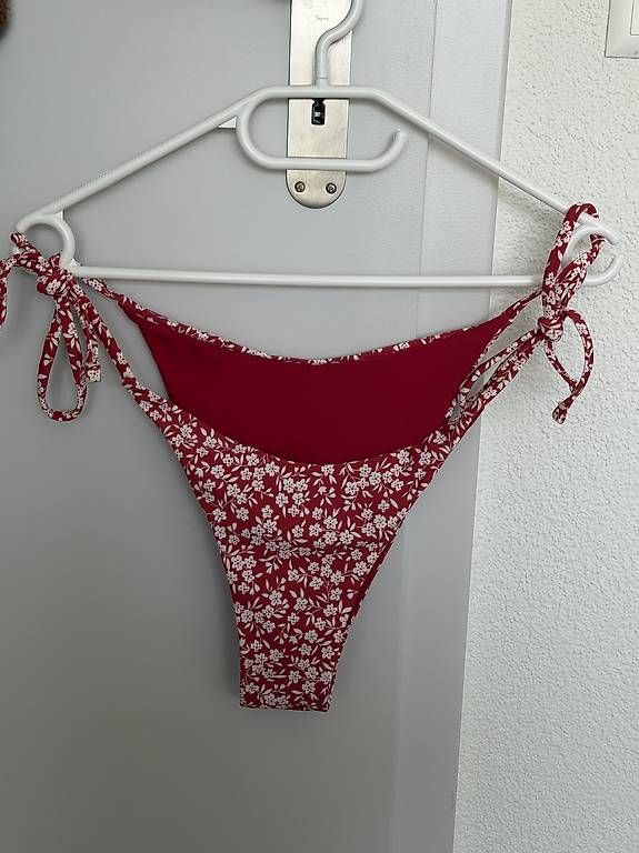 Maillots de bain & Bikinis: Roter Blümchen-Bikini – D'occasion à Bleienbach par Chi_Cari 1