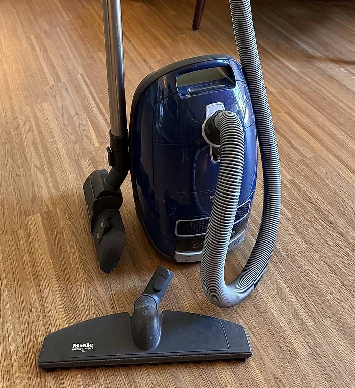 Miele Aspirapolveri & Accessori: Staubsauger Miele Complete C3 Senator Parquet – Usato da Küsnacht ZH venduto da Csm1899