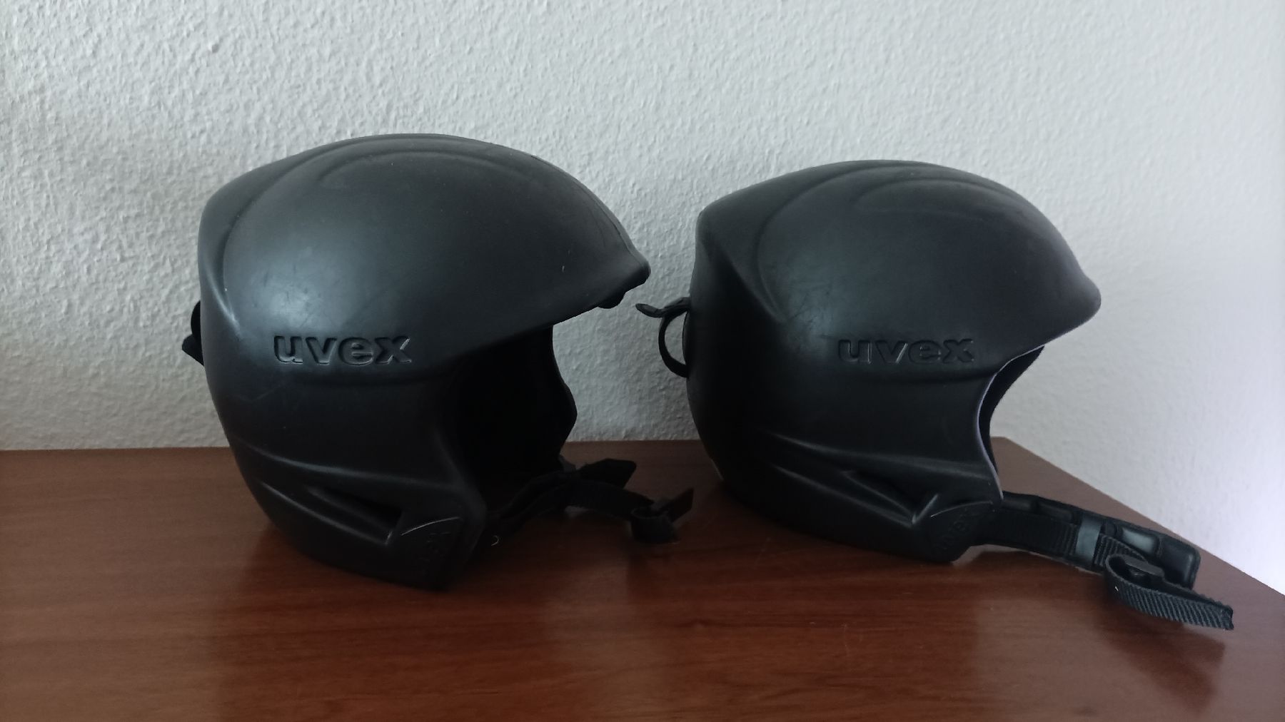 Uvex Caschi: 2 Uvex Skihelme, schwarz, Grösse S – Usato da Binningen venduto da ire_7t9y