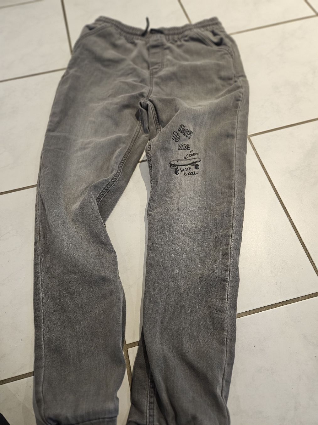 Jeans: Vertbaudet Jeans wie neu – Neuf (Voir description) à Pfaffnau par sim_6rqw