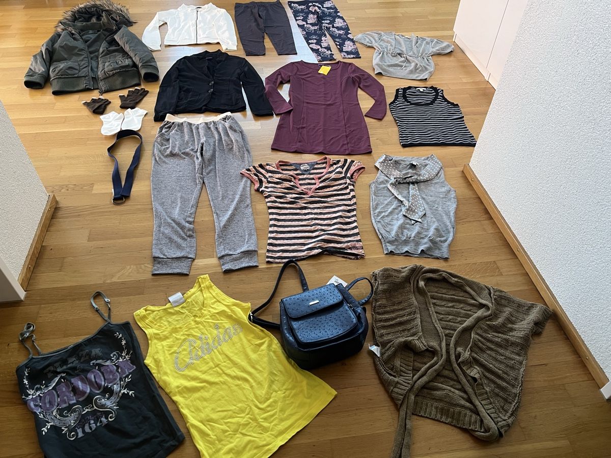 Ensembles coordonnés: Marken kleiderpaket gr.164 – D'occasion à Bettlach par Tradenet100