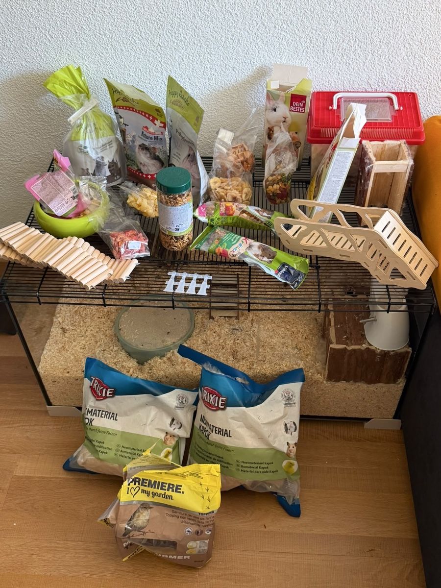 Käfige, Transport & Sicherheit: Hamsterkäfig mit Zubehör – Gebraucht aus Winterthur von 130404