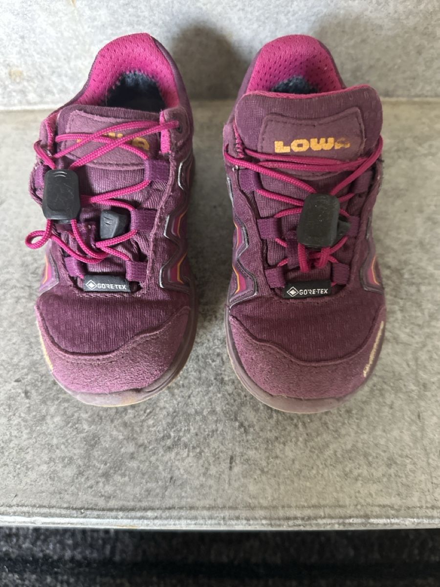 Lowa Schuhe für Mädchen: Lowa 26 – Gebraucht aus Alpnach Dorf von Carmen_Mandala 1