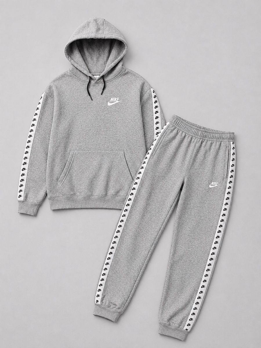 Nike Costumes: Nike Trainingsanzug Gr M – D'occasion à Schaffhausen par Katya_R
