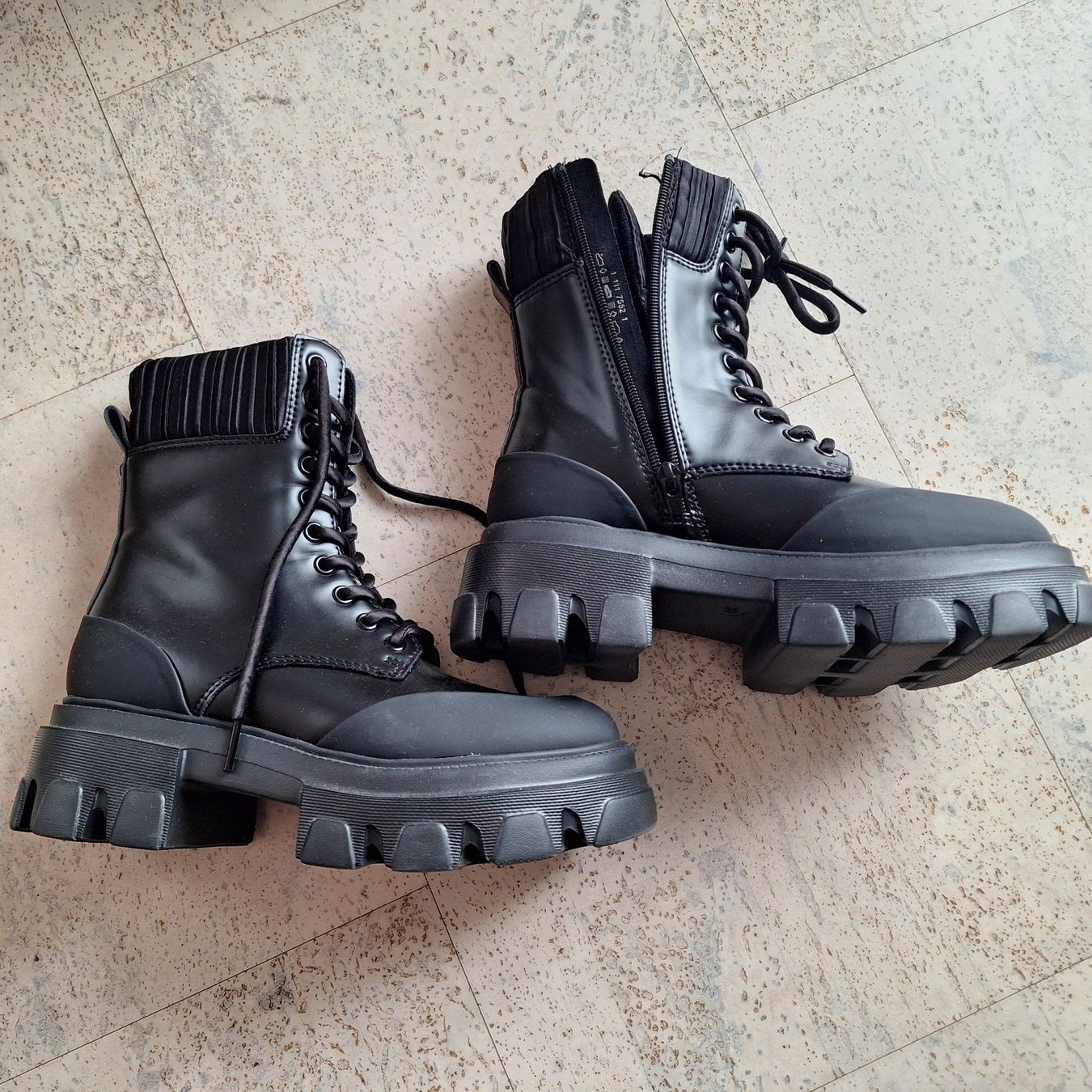 Scarpe da donna: Schwarze Boots Gr. 37 - Neu von Catwalk – Nuovo (secondo la descrizione) da Hettenschwil venduto da Schneuggi2