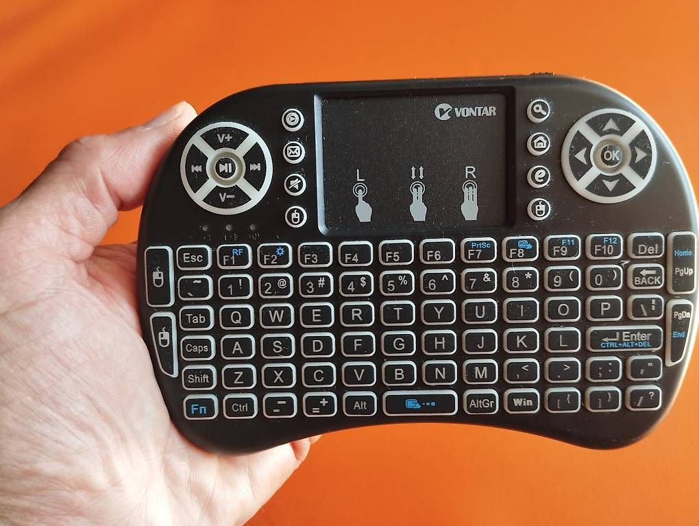Tastiere: VONTAR Mini Wireless Keyboard mit Touchpad - Neuwertig! – Usato da Berikon venduto da m1l3n 3