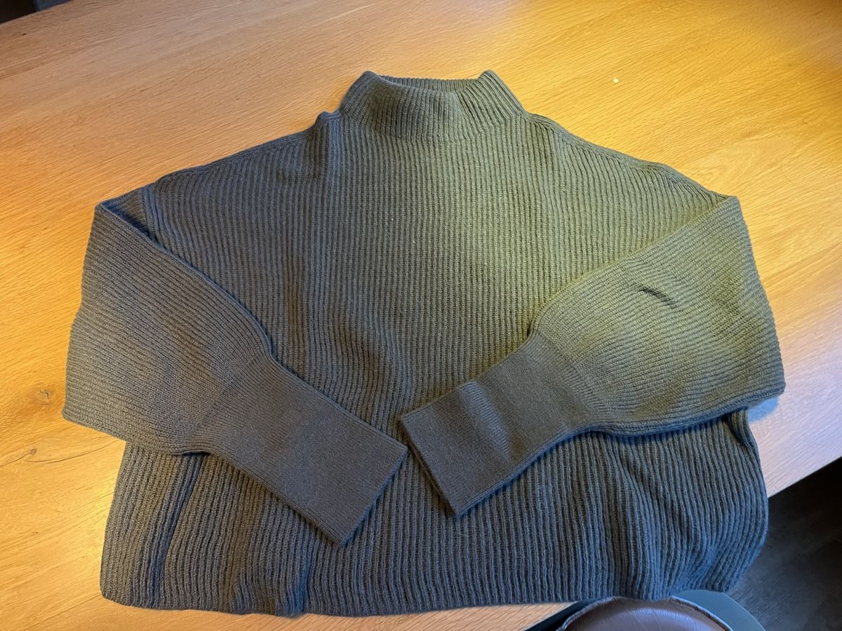 Pullover & Sweatshirts: Damenpullover Closed – Gebraucht aus Pfäffikon ZH von fra_klw7