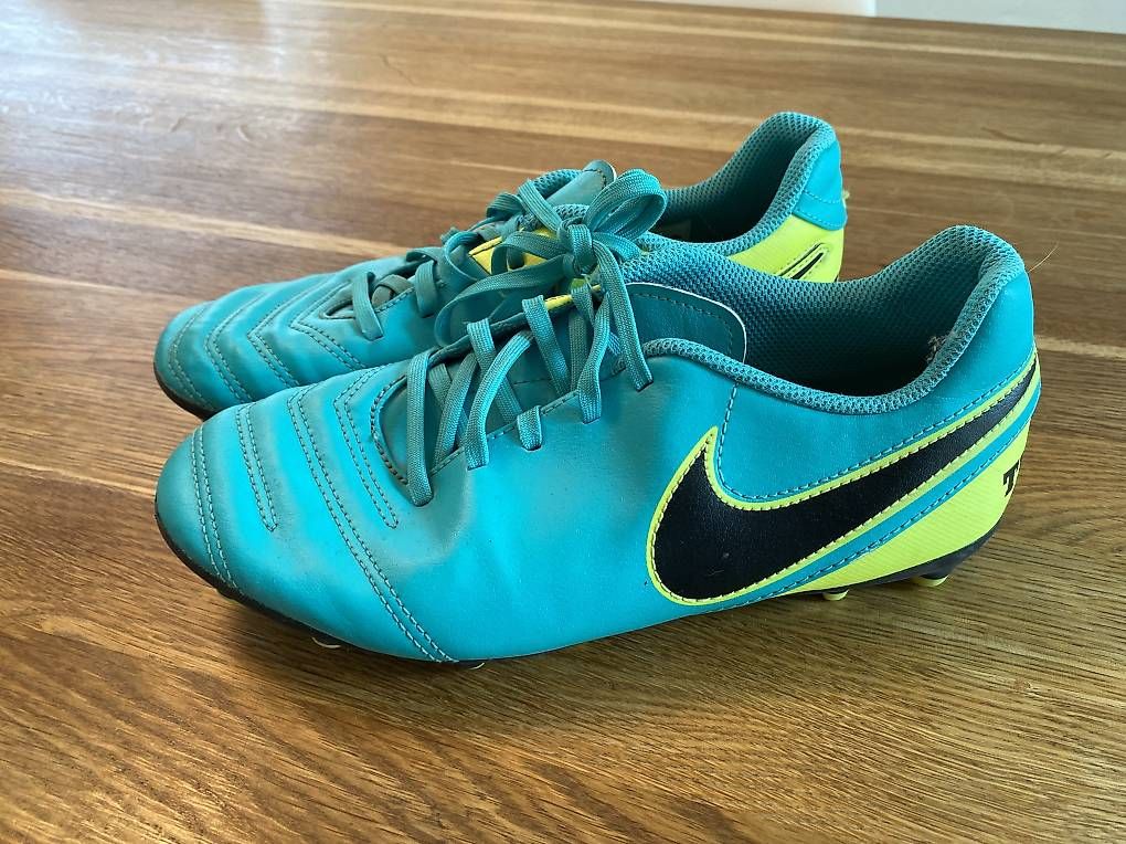 Scarpe per ragazzi: Fussballschuh Stollen Nike Gr. 38.5 – Usato da Mühlau venduto da Johuiii