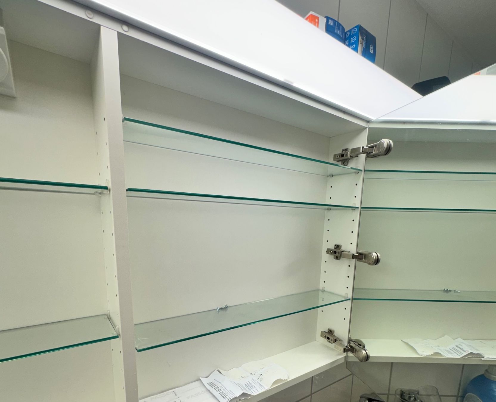 Armoires miroirs: Spiegelschrank Galvolux – D'occasion à niederhasli par rami016 1