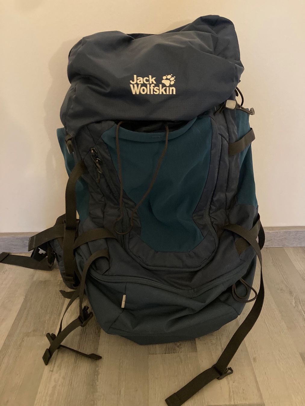 Jack Wolfskin Zaini: Jack Wolfskin Trekking Rucksack 50l – Nuovo (secondo la descrizione) da Winterthur venduto da medardus01