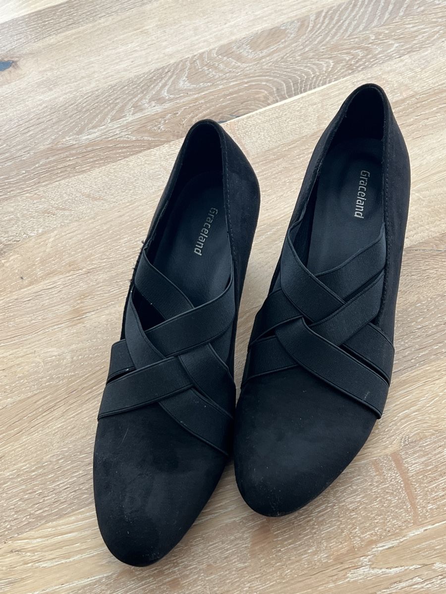 Damenschuhe: Schuh mit Absatz 7cm – Gebraucht aus Rüfenacht BE von pafl