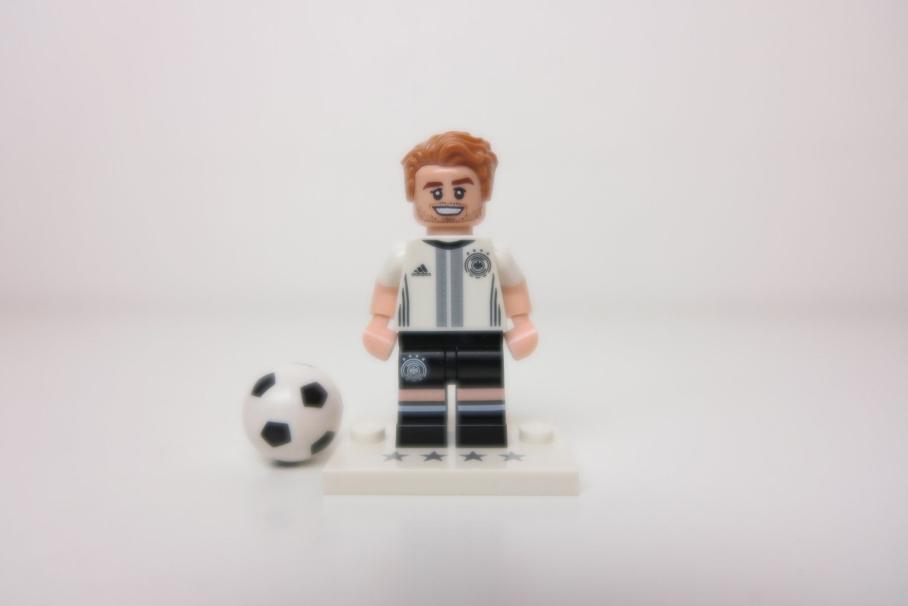 Lego Giocattoli: LEGO Minifigur CMF DFB Christoph Kramer – Nuovo (secondo la descrizione) da Ostermundigen venduto da RG-Collector