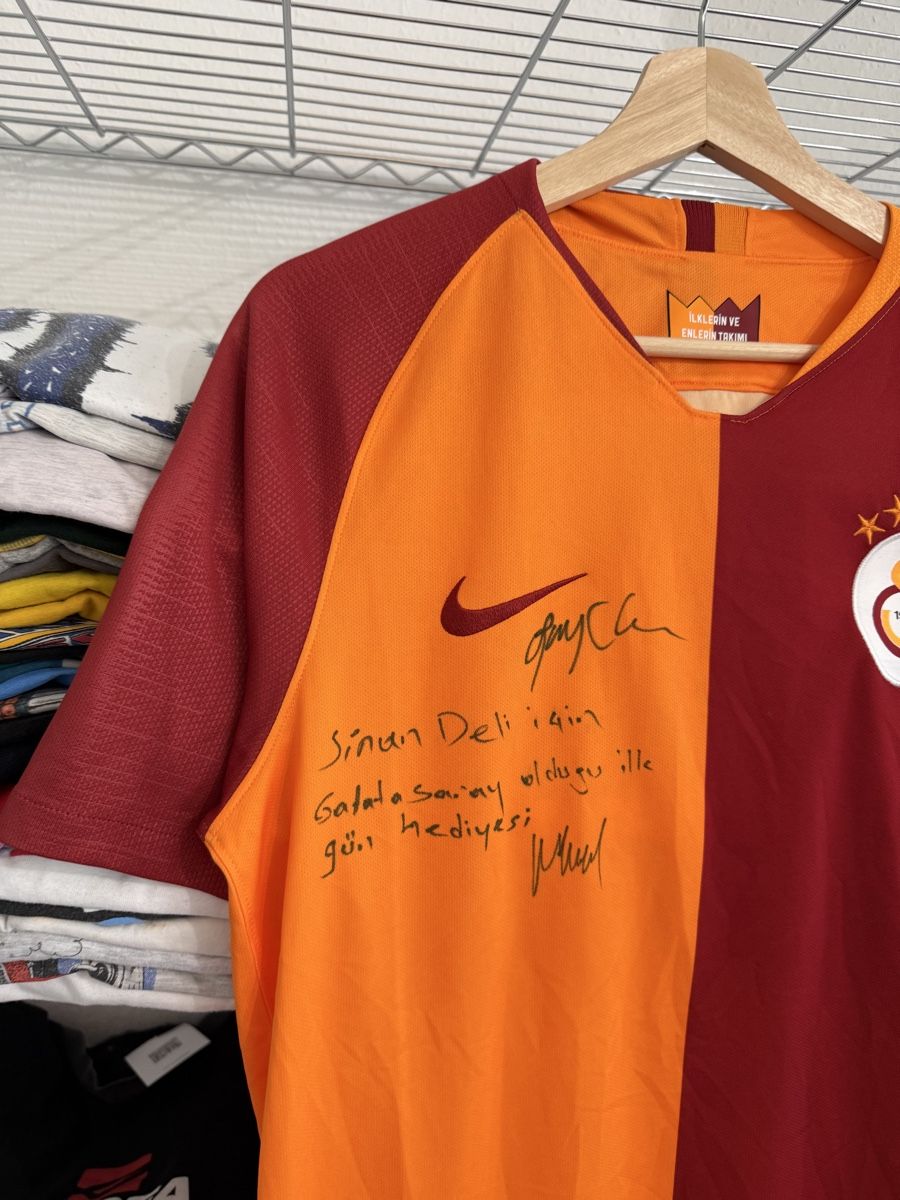 Nike Canottiere & Pantaloni: Vintage Nike Galatasaray Jersey Signed – Usato da Lausanne venduto da user1020rnt 1