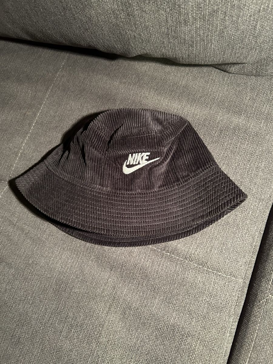 Nike Copricapi, berretti & cappellini: Bob noir Nike – Usato da Lausanne venduto da Af2016