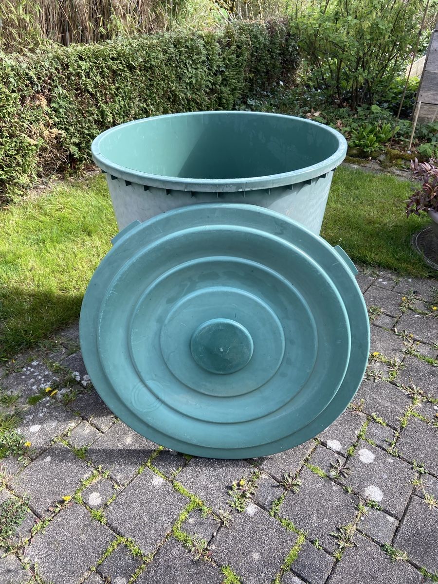 Annaffiatura & Irrigazione: 300L Regentonne Regenfass mit Deckel – Usato da Schötz venduto da Willibandi 1