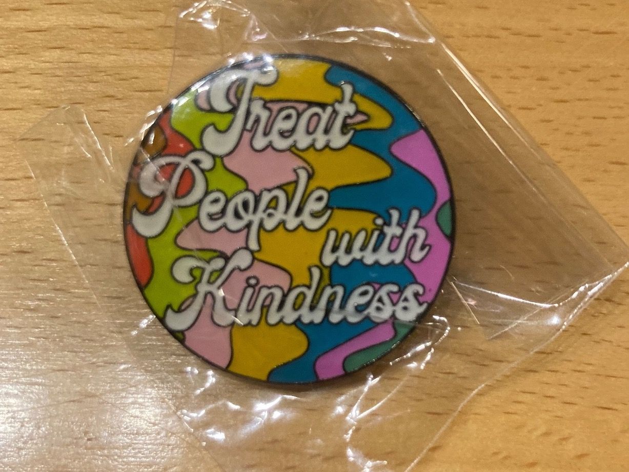Spille & Fermagli: Harry Styles Pin Anstecker Pop – Nuovo (secondo la descrizione) da Horn venduto da abutre72
