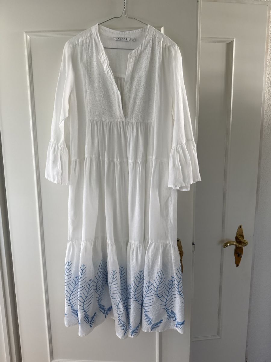Vestiti: Kleid weiss Grösse 40 100% Leinen gestickt – Usato da Oberrieden venduto da Allesundanderes