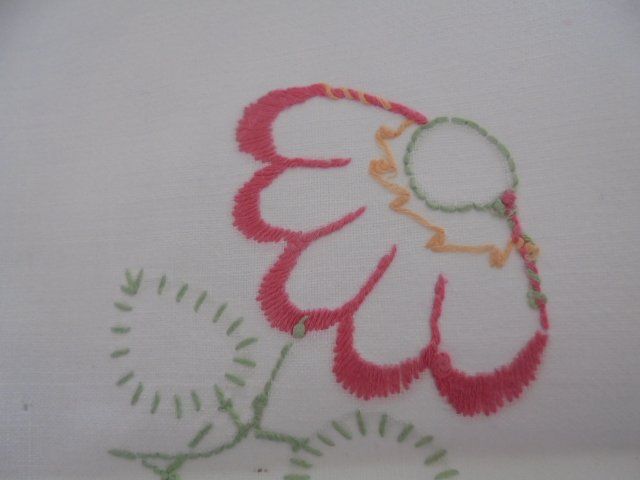 Altra biancheria da tavola: Tischdecke  gestickt mit Blumen – Usato da Hinwil venduto da Glasperlen 2