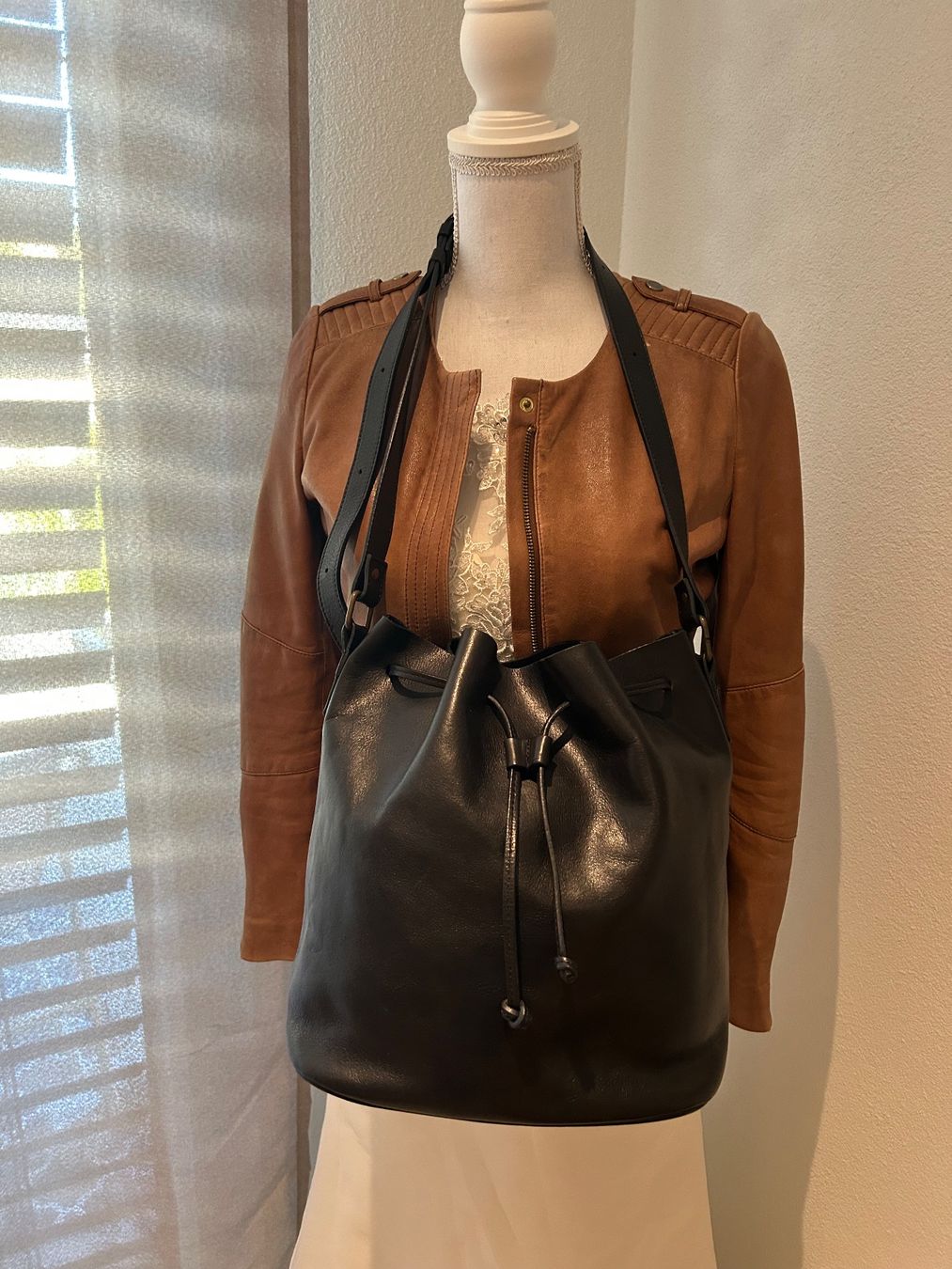 Borse da donna: Park Beuteltasche schwarz , NP 329Fr. – Nuovo (secondo la descrizione) da Diegten venduto da ste_pvd5 2