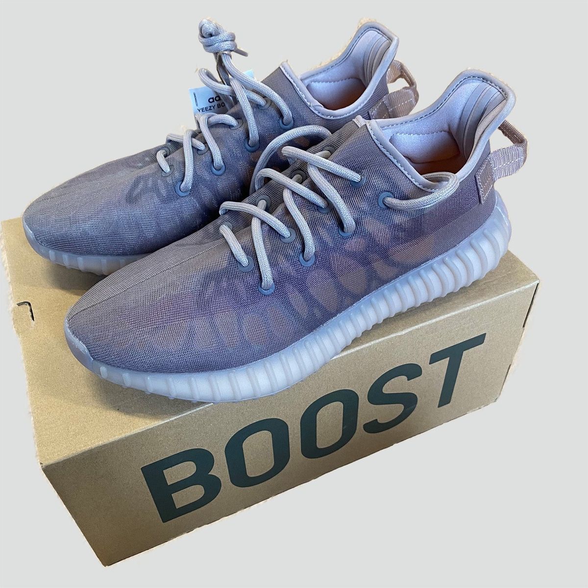 Adidas Herrenschuhe: Yeezy 350 V2 Mono Mist's – Neu und originalverpackt aus St. Gallen von sourced_limited