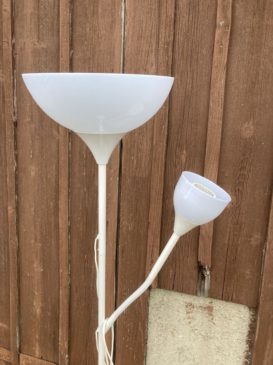 Lampade: Stehlampe – Usato da Niederuzwil venduto da Miami1999 2