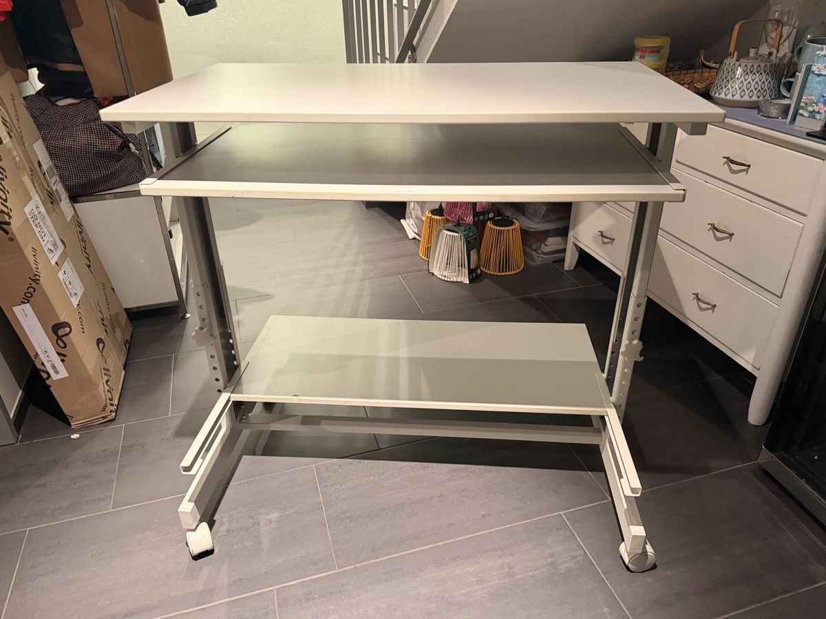 Tische: Höhenverstellbarer Tisch – Gebraucht aus St. Gallen von lio_75kd 1