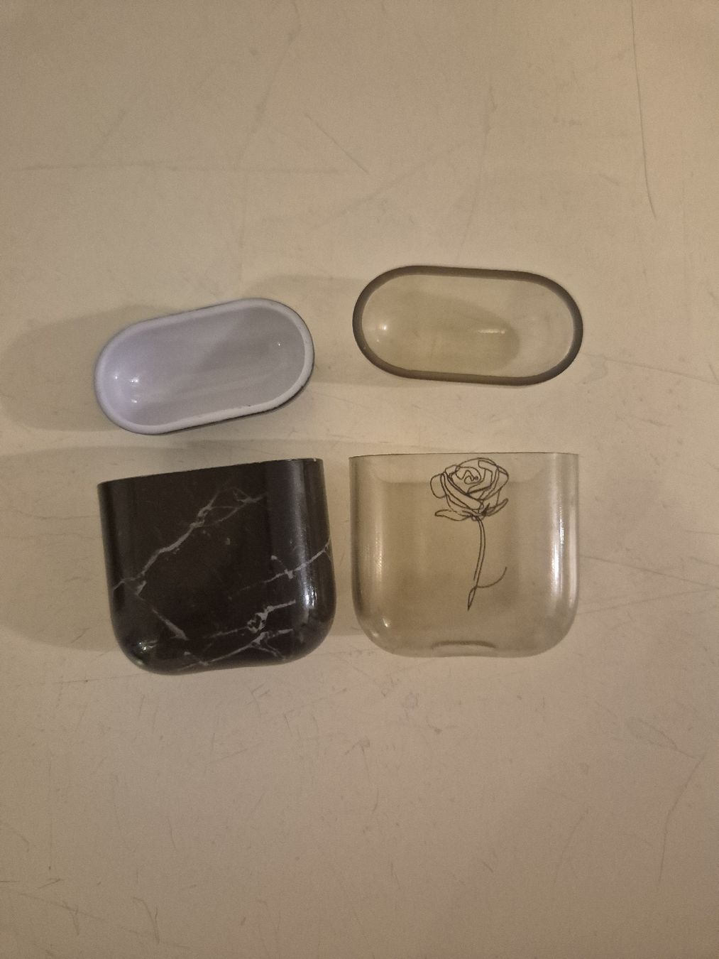 Cover & Protezioni schermo: Airpods Hüllen – Usato da Stansstad venduto da Kyra014