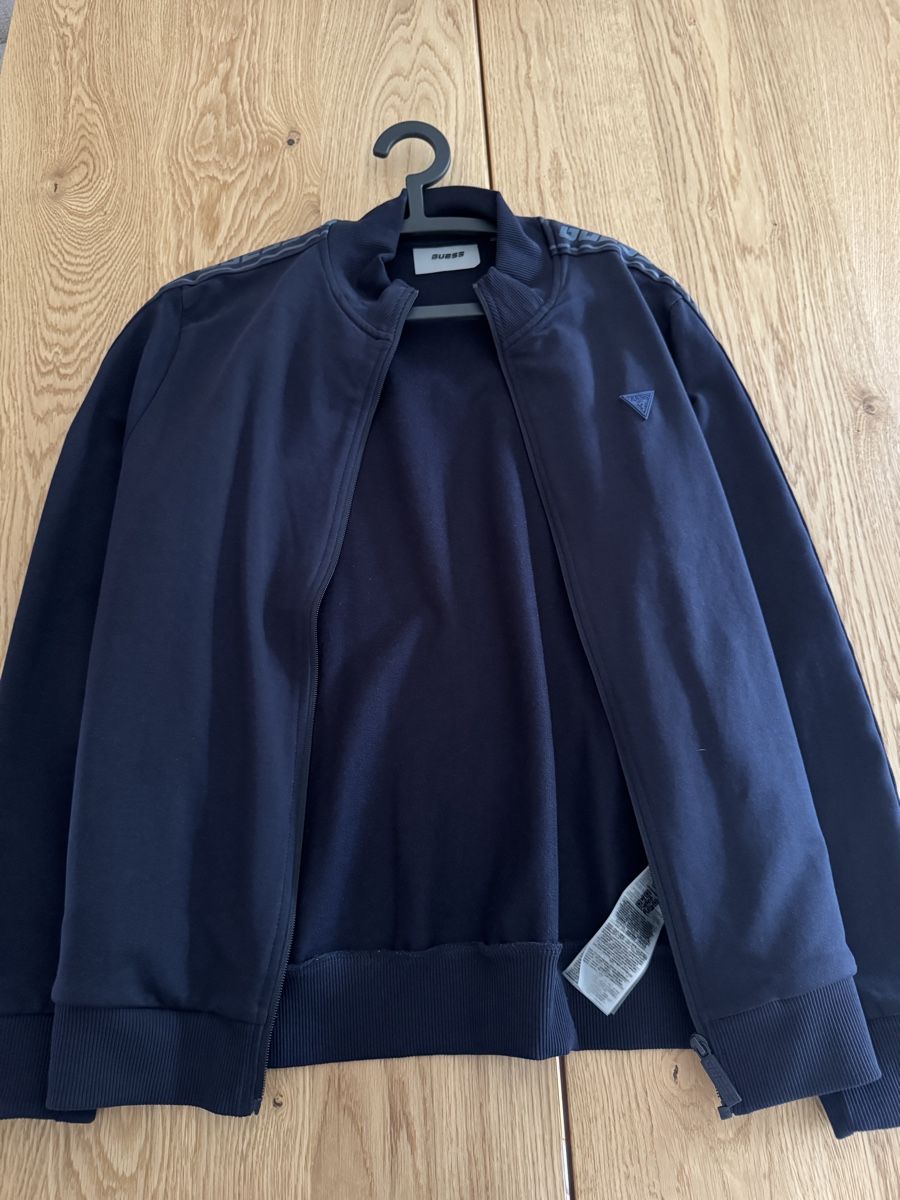 Guess Pullover & Sweatshirts: Guess – Gebraucht aus Küssnacht am Rigi von pet_h97d