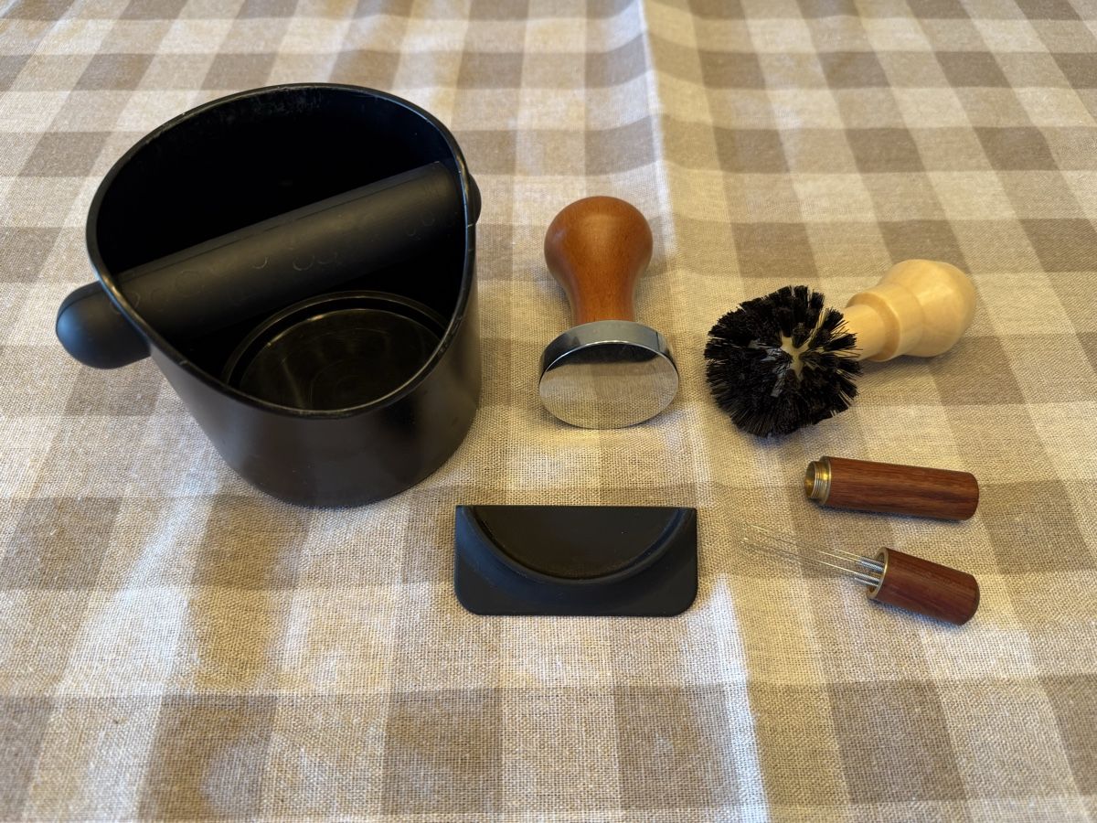 Macchine per caffè & Macchine per espresso: Espresso Accessory Set Knock Box Tamper Distribution Tool – Usato da Zollikerberg venduto da bar_956f