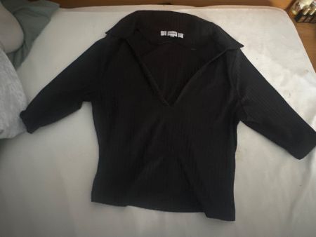 Haut noir côtelé Sunny Girl col ouvert occasion état bon