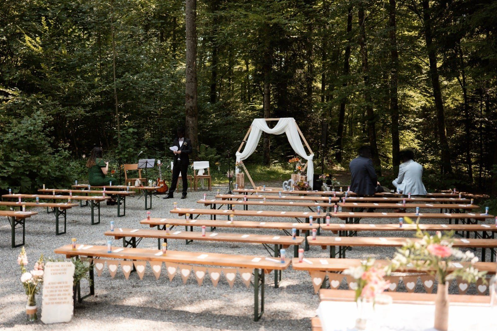 Tutte le decorazioni: Traubogen inkl. 5 weisse Stoffbahnen Hochzeit – Usato da Bremgarten AG venduto da easy01 2
