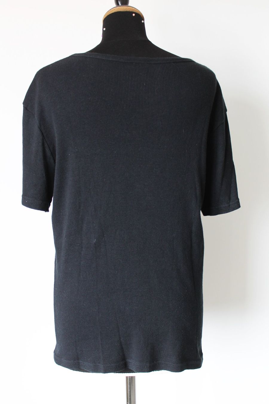Levi's T-shirt: T-Shirt LEVI'S taille L – Usato da Chez-le-Bart venduto da jasse 2