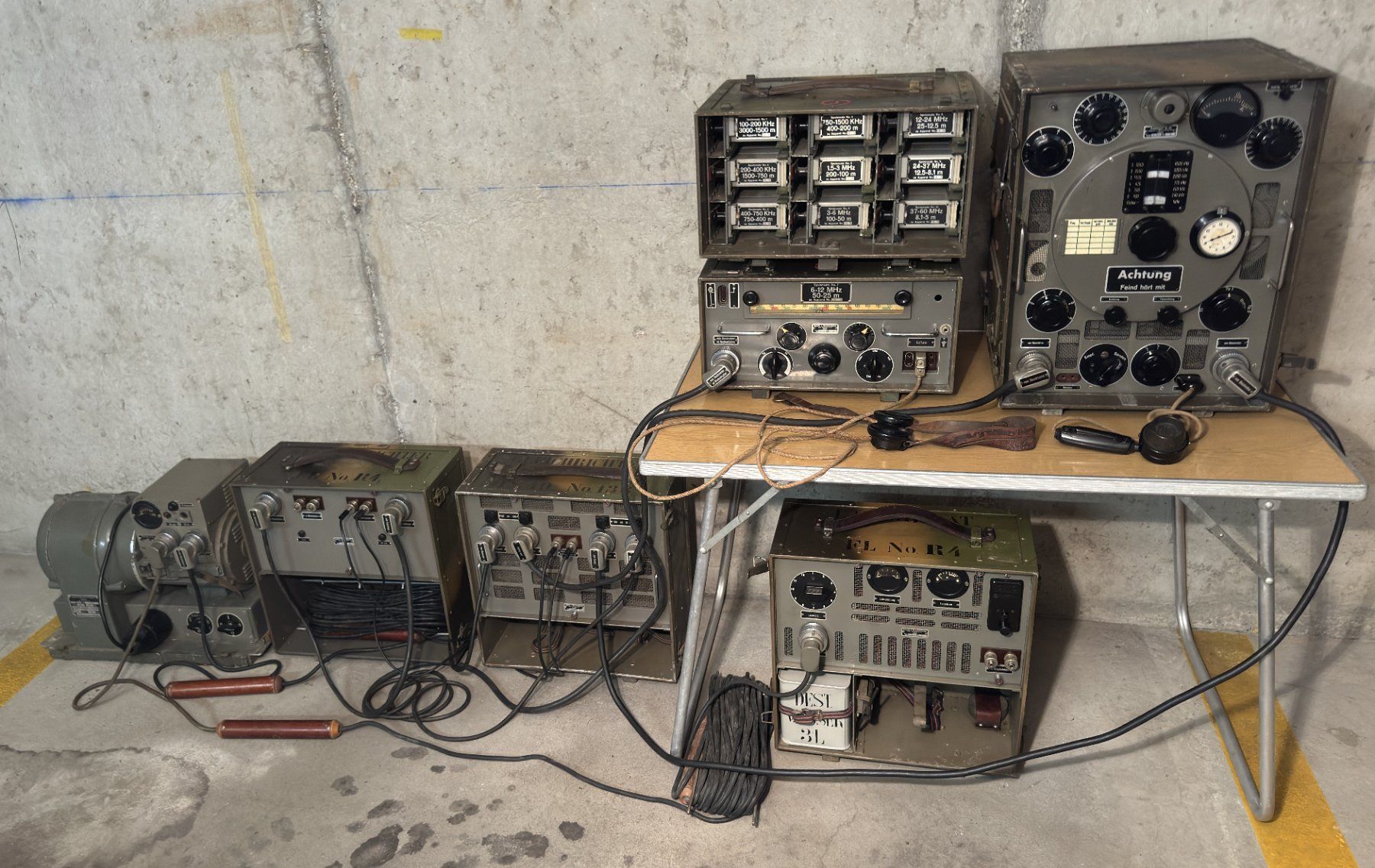 Radiocomunicazione: Schweizer Militär Funkstation – Difettoso da Ins venduto da funkflieger