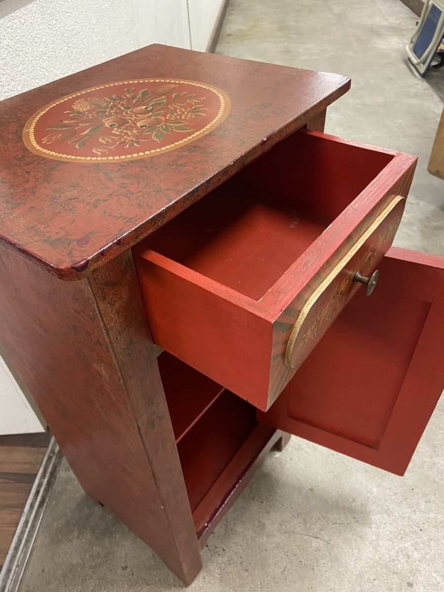 Tables de nuit: Alte Nachttisch mit Schublade bemalt  – D'occasion à Dietikon par brocki-eyra 2