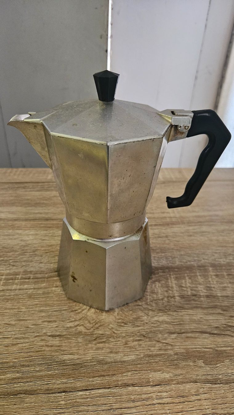 Macchine per caffè & Macchine per espresso: Caffettiera 6 tazze – Usato da Melano venduto da H-Sara