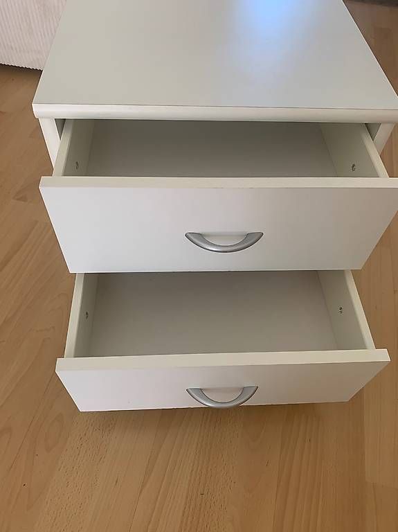 Comodini: gebrauchter Nachttisch 15.- – Usato da Basel venduto da mir_978r 1