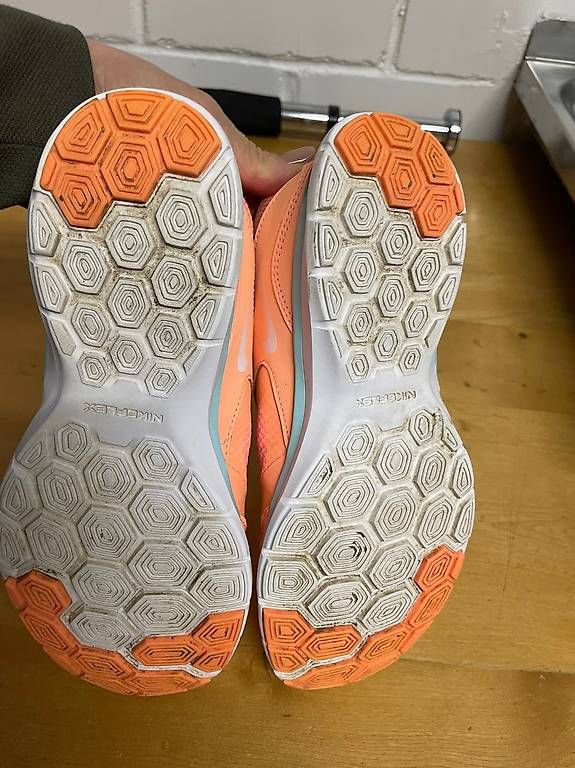 Scarpe da donna: Schuh Nike Damen Gr 37.5  – Usato da Sirnach venduto da Iemiroc 3