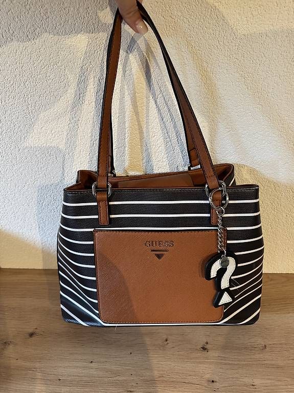 Guess Sacs femmes: Guess Handtasche – D'occasion à Frutigen par sal_9lqd