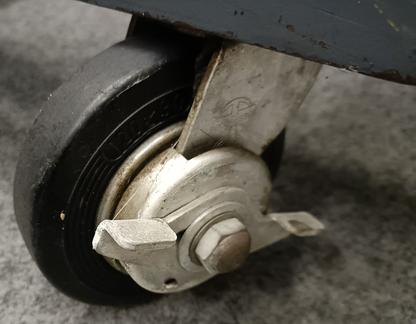 Tische: Laborwagen auf Rollen. – Gebraucht aus Spiez von ricot90 2