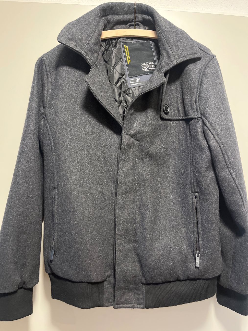 Cappotti: Jack&Jones Winter Jacke, Grösse L – Usato da Hinterkappelen venduto da Kim1992