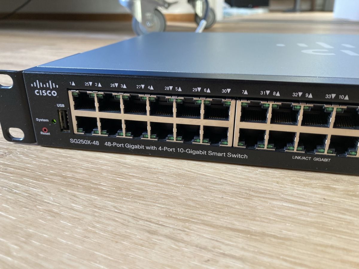 Cisco Modem & Router: Cisco SG250X-48, Layer 2/3 Switch, 48-Port Gigabit – Usato da Wichtrach venduto da Queensparkunite 1