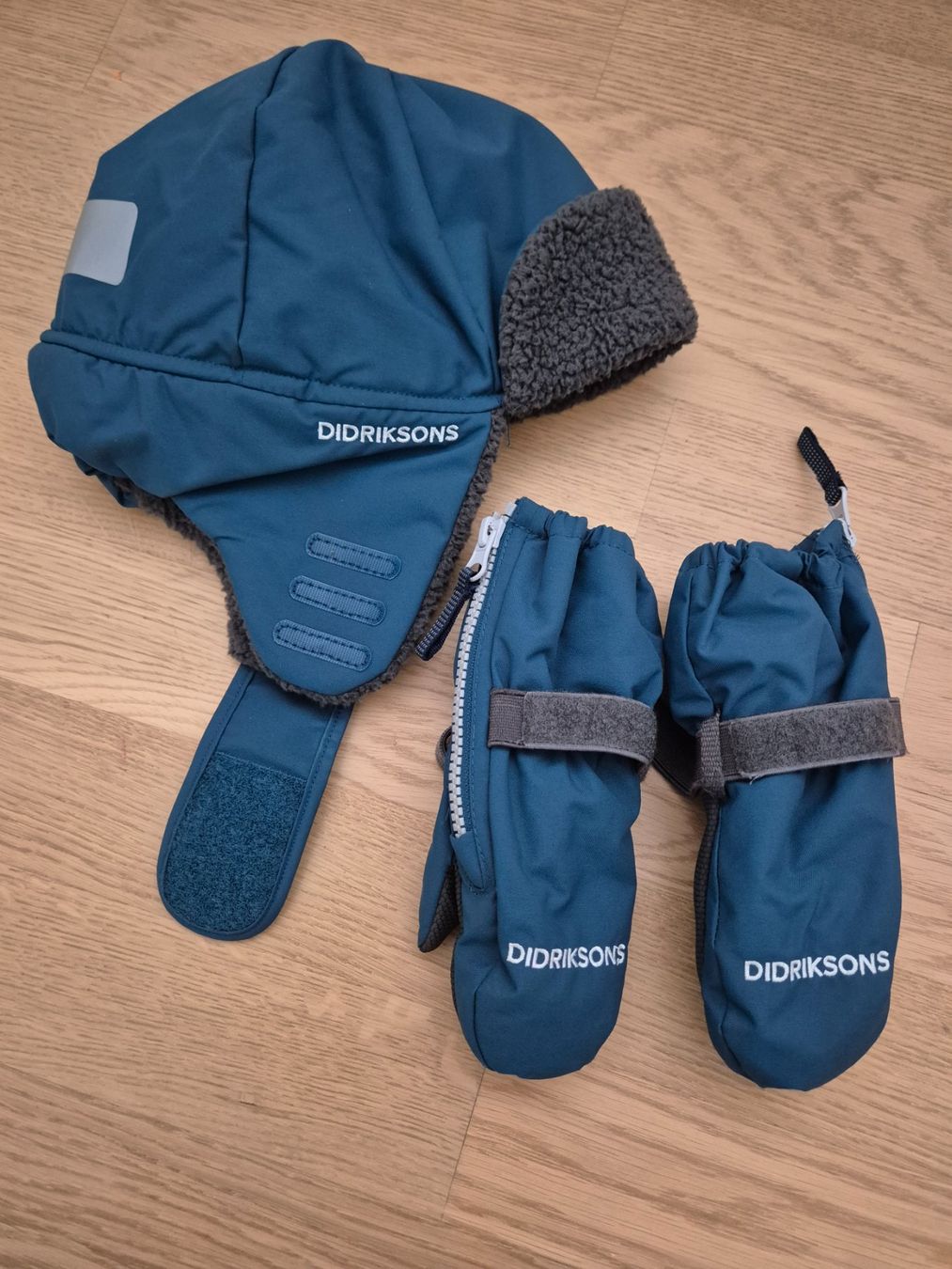 Didriksons Sonstige Jungenkleidung: Didriksons Winter Set Mütze+Fäustlinge, Grösse 2-4 Jahre – Neu (gemäss Beschreibung) aus Pfäffikon SZ von Ka6ka