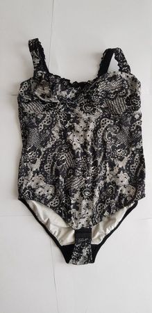 Schöner Damen Body mit Spitze 100