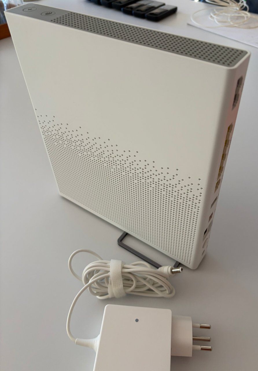 Swisscom Modems & Routeurs: Swisscom Internet-Box 4 – D'occasion à Zürich par Libraco