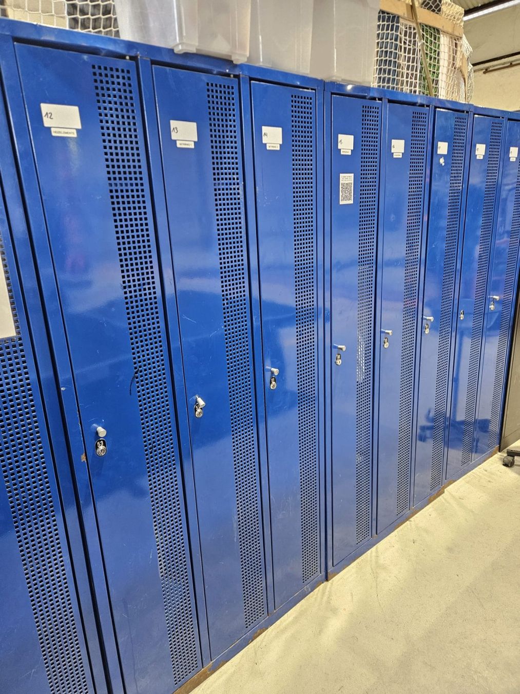 Armoires: 2er Spindschrank robust blau gebraucht – D'occasion à Zürich par faibiou